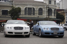  Bộ đôi Bentley GTC mui trần ‘khoe sắc’ tại Hà Nội 