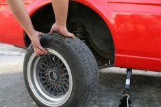  Cần kiểm tra những gì liên quan đến lốp xe? 