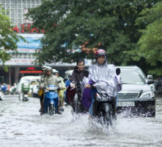  Làm gì khi xe gặp lũ? 