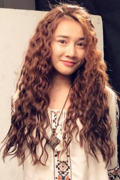 Ngắm mốt tóc xoăn bà thím đẹp khiến sao Việt mê mẩn 2017