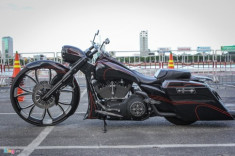 Cận cảnh Harley-Davidson Street Glide độ bánh lớn siêu khủng
