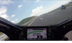 [Clip] Yamaha R1 cứng ga bám đuổi kinh hoàng BMW S1000RR