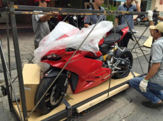 Đập thùng chiếc Ducati 959 Panigale đầu tiên tại Sài Gòn