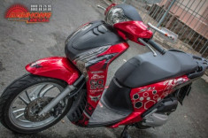 Honda SH đổi màu phong cách Red Candy của ông chủ Decal