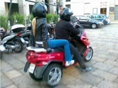  Scooter 4 bánh xuất hiện ở Milan 