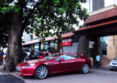  Aston Martin Rapide màu đỏ ‘sexy’ ở Hà Nội 