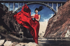  Jessica Minh Anh dựng catwalk trên đập thủy điện ở Mỹ 