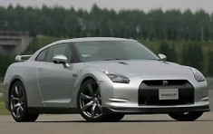  Nissan GT-R lập kỷ mới 