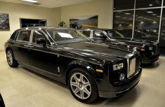  Rolls-Royce bán hết Phantom in hình rồng 