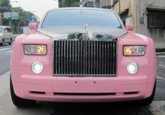  Rolls-Royce Phantom diện ‘cánh’ hồng 