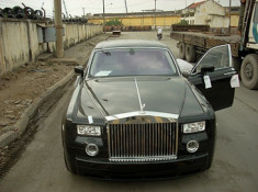  Rolls-Royce Phantom đời 2008 cập cảng Sài Gòn 