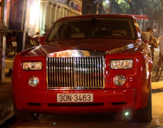  Rolls-Royce Phantom màu đỏ độc tại Hà Nội 
