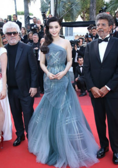  Sao thế giới tỏa sáng trên thảm đỏ Cannes với thiết kế Versace 