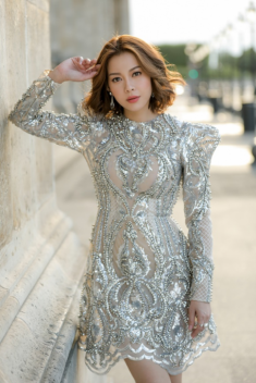  Hoa hậu Hải Dương diện váy kết hàng nghìn viên pha lê 