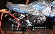  Honda CBR150 ‘tạo dáng’ giữa Sài Gòn 