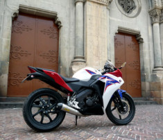  ‘Trang điểm’ Honda CBR150R 2011 