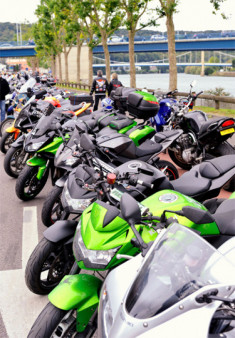  Chợ trời môtô lớn nhất nước Pháp 