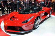  Ferrari bán hết siêu xe dù chưa xuất xưởng 