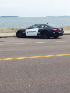  Hầu tòa vì sơn xe giống xe cảnh sát 