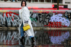 Mặc trời mưa, street style ở Paris Fashion Week vẫn đẹp rộn ràng