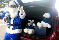  Ông già Noel đi BMW tặng quà 