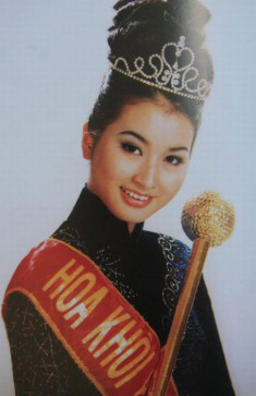 20 năm gặp lại, người mẫu nức tiếng Sài Gòn Uyển Nhi vẫn đẹp hoàn hảo dù đã 2 con