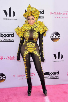Dàn sao ăn mặc khủng hoảng tại Billboard Music Award 2017