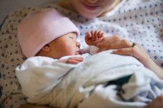 8 lý do trẻ sơ sinh tăng cân chậm bố mẹ cần đặc biệt lưu ý