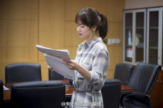 Bóc giá váy áo Song Hye Kyo trong Hậu duệ mặt trời
