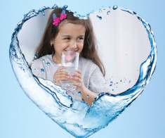 Chú ý an toàn khi cho trẻ nhỏ uống nước