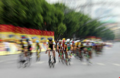Đua xe đạp, tay đua vừa chiến thắng chặng đua 54 km, đạt tốc độ trung bình 45,752 km/giờ
