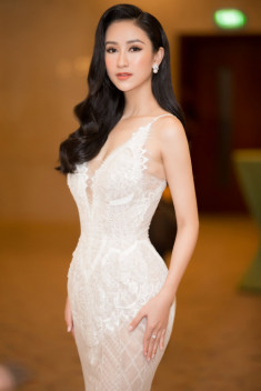 Nam Em trao vương miện Miss Earth danh giá cho Hà Thu