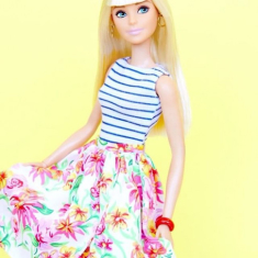 Ngất ngây tủ đồ ăm ắp hàng hiệu của cô nàng búp bê Barbie