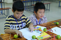 Phụ huynh Sài Gòn rộ mốt cho con học ngoại ngữ theo kiểu “thí nghiệm” Mỹ