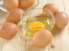 Thực phẩm CẤM cho con dùng chung với trứng gà để tăng trí thông minh