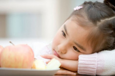 Trẻ 3 tuổi biếng ăn, viền môi thâm là do thiếu chất gì?