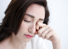 Bỏ ngay thói quen này nếu không muốn lông mi rụng nhiều