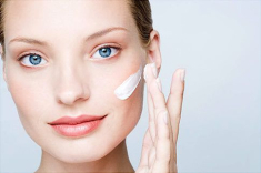Cần những gì cho một bộ đồ trang điểm cơ bản?