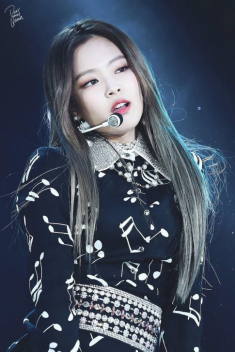 Jennie (Black Pink) cứ để kiểu tóc nào là gây sốt kiểu tóc đó