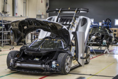  Koenigsegg One:1 lắp ráp trong 4 ngày 