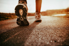 Làm thế nào để giảm cân nhanh chóng bằng việc đi bộ 30 phút mỗi ngày