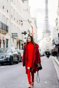 Hồ Quỳnh Hương khoe street style Giáng Sinh đẹp lung linh giữa lòng Paris