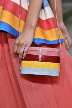 4 kiểu túi mà tín đồ thời trang khao khát có được từ New York Fashion Week 2018