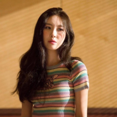 Bóc mác những món hàng hiệu đẹp mê hồn của Sunmi trong MV ‘Gashina’
