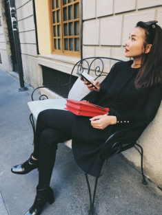 Diện đồ màu tối suốt Milan Fashion Week nhưng Thanh Hằng vẫn tỏa sáng như thường