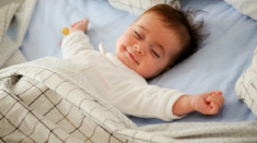 Làm thế nào để rèn cho bé tự ngủ ngon giấc?