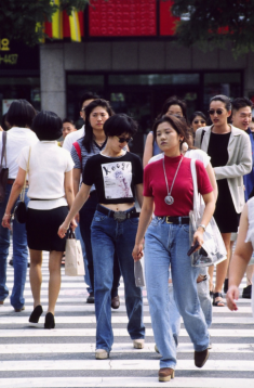 Mốt của các Idol Hàn hiện tại, thực ra chỉ là ‘diện lại’ đồ từ những năm 90