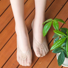 Những đôi vớ xinh yêu dành riêng cho nàng trót ‘nghiện’ giày cao gót