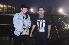 Siêu mẫu Thanh Hằng dầm mưa thể hiện sự chuyên nghiệp và đỉnh cao catwalk trên cây cầu Vàng
