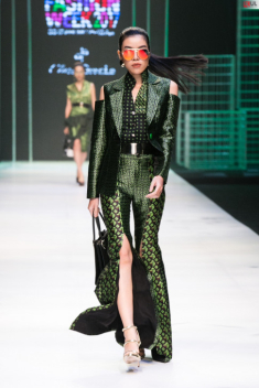 VIFW 2017 mãn nhãn với BST Orphic ‘độc lạ’ của Claret Giang Lê
